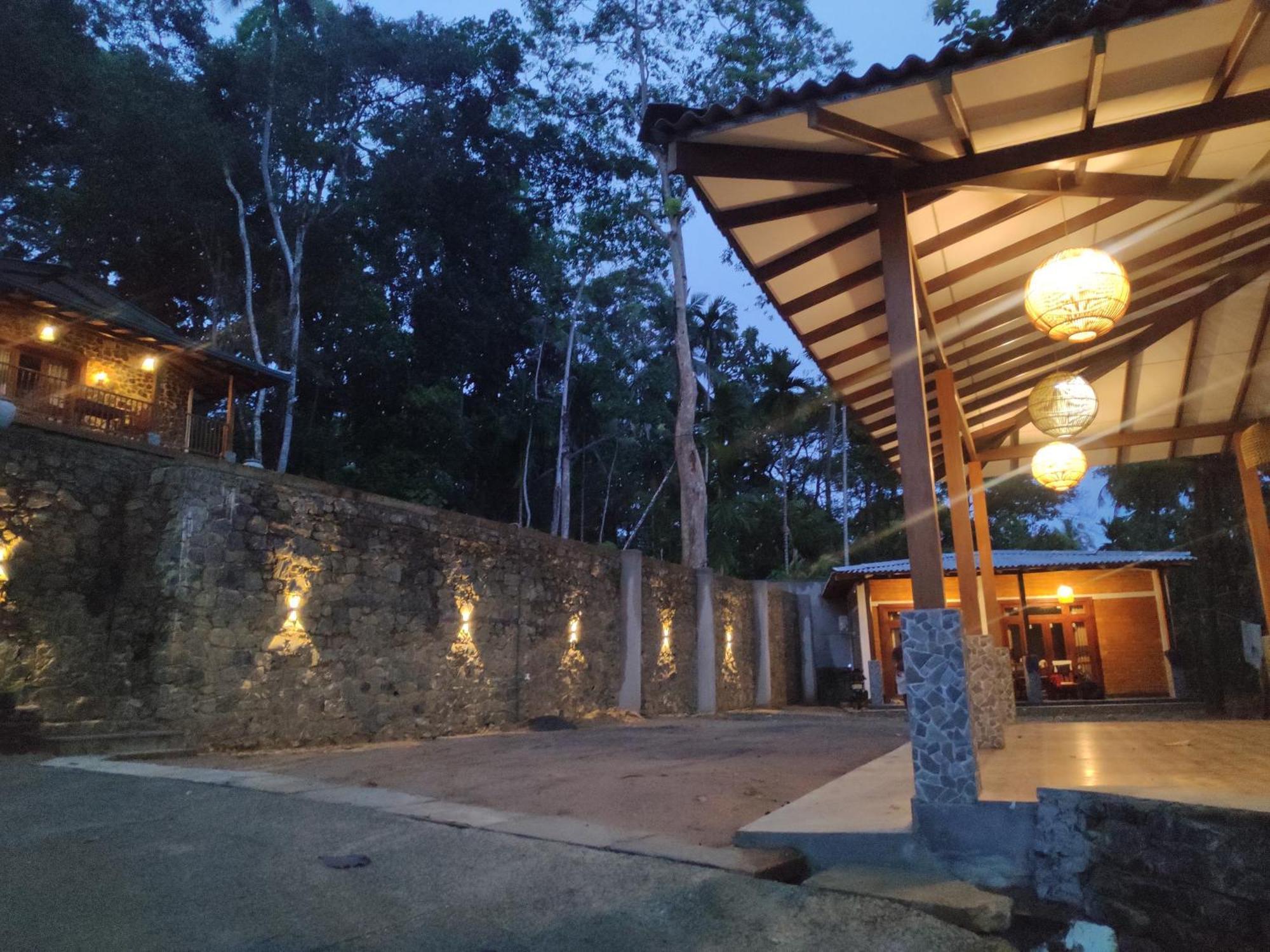 Pinnacle Pearl Hiriketiya Dickwella Exterior photo