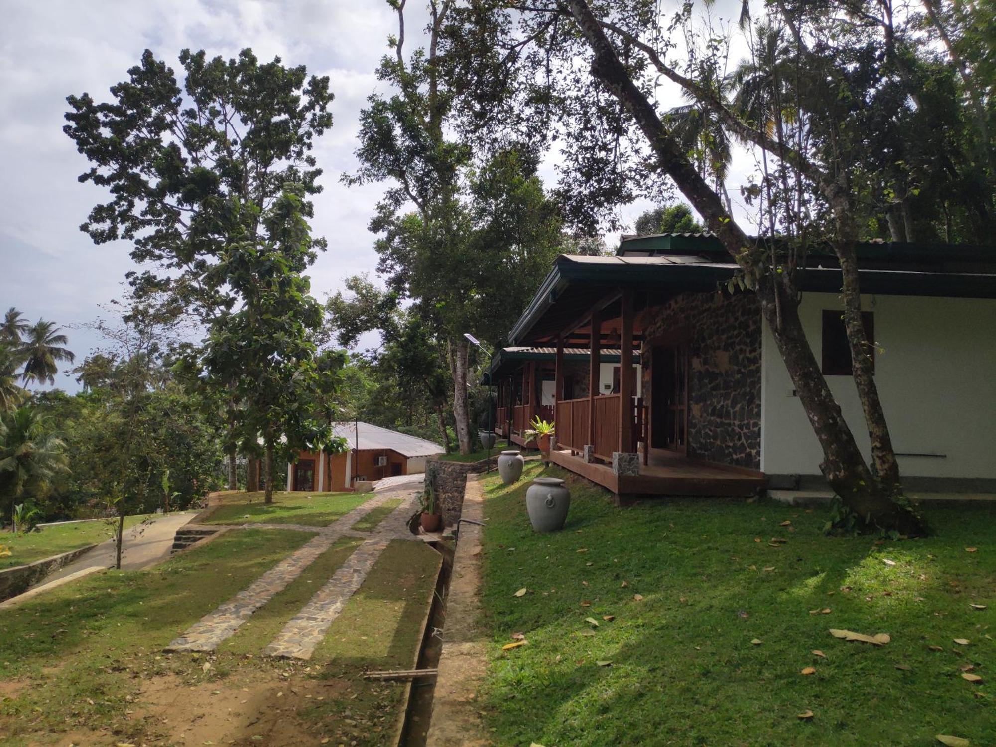 Pinnacle Pearl Hiriketiya Dickwella Exterior photo